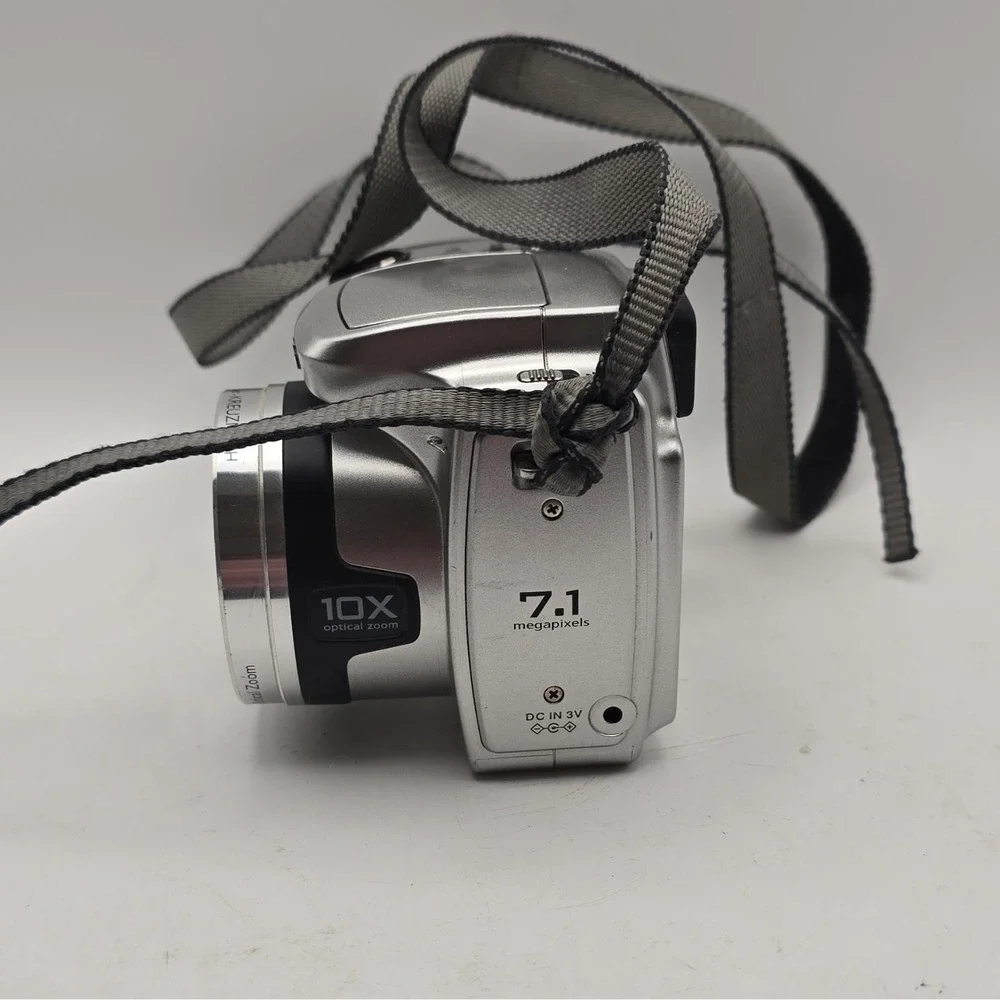 Kodak EasyShare Z710 7.1MP Point & Shoot 10x Optical Zoom Silver & Case NOT WRKG